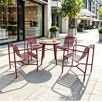 Ensemble table et chaises d'extérieur en fer forgé, style luxe léger, mobilier décontracté pour espace lounge, idéal pour café, maison d'hôtes, patio