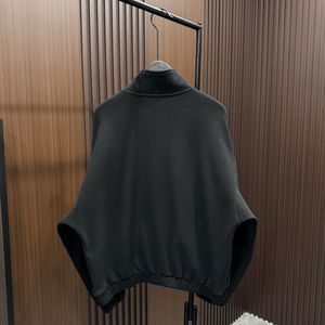 เสื้อสเวตเตอร์ผู้ชาย Flower Song รุ่นใหม่ประจำปี 2025 สำหรับฤดูใบไม้ร่วงและฤดูหนาว ทรงหลวม คอตั้ง ดีไซน์ตาข่าย สีพื้น คุณภาพสูง ปิดด้วยซิป - Product Image 2