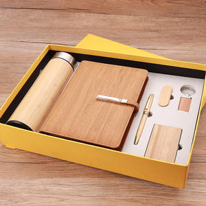 Cahier en cuir PU avec logo personnalisé avec bouteille en bambou et stylo <span class=keywords><strong>USB</strong></span> de haute qualité et porte-clés dans une seule boîte cadeau - Product Image 1