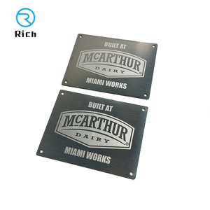 Benutzer definierte <span class=keywords><strong>3</strong></span>-Farben-Logo-Namensschilder Dickes Logo mit eingraviertem SS 304-Metall-Namensschild für Ihre Marke - Product Image 6