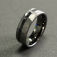 Alin Wholesale Alliance en tungstène noir martelé avec météorite en argent et incrustation de feuilles d'argent Ensemble de bagues de couple