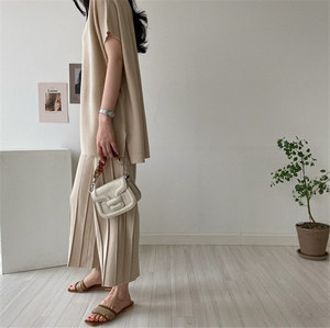 Modest Ladies Knit top larghi Set da 2 pezzi Casual Plain pieghettato gamba larga pantaloni lunghi completo da donna estate manica a pipistrello Set a due pezzi - Product Image 5