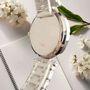 Reloj de cuarzo de acero inoxidable para mujer, caja redonda, pantalla analógica, esfera con números romanos, cierre plegable, reloj elegante de moda - Product Image 2