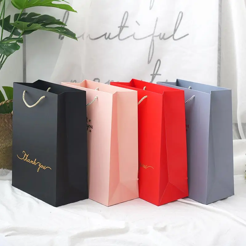 Christmas Packing Craft Shopping White Cardboard Paper Bag Custom Packaging Paper Gift Bags With Logo
