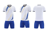 Jersey Sepak Bola Kampus Kustom Unisex OEM Ukuran Besar Jahitan Rapi Bernapas Cepat Kering Bermotif V-neck Lengan Pendek 100% Poliester