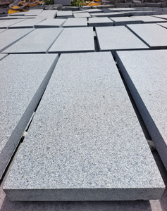 Dalles et carreaux en granit noir sésame gris foncé G654 de Chine, marches, tailles personnalisées, design moderne pour l'extérieur, finition flamme - Product Image 1
