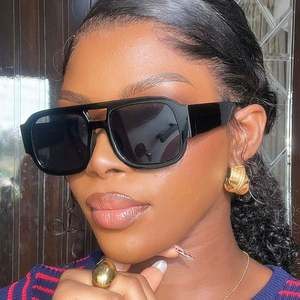 Gafas de Sol Cuadradas con Logotipo Personalizado, Estilo Vintage 2025, Lentes Anchas y Coloridas, Protección UV400, Doble Puente, para Hombre y Mujer - Product Image 3