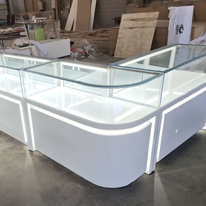 Armoire à bijoux en <span class=keywords><strong>bois</strong></span> avec porte miroir coulissante pleine longueur et éclairage LED - Parfaite pour les présentoirs de centres commerciaux et les vitrines de magasins - Product Image 3