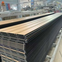 Panneaux muraux en PVC modernes, ignifuges et imperméables à prix abordables pour la décoration intérieure de la maison et du bureau avec design graphique