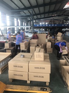 Chai thủy tinh tròn trong suốt, không nhãn, đựng nước ép trái cây, sữ<span class=keywords><strong>a</strong></span>, nước, rượu mùi, rượu vang, dầu ô liu, vodka, whisky, gin, tequila, có thể in logo tùy chỉnh - Product Image 4