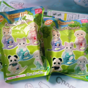 Calico Critters <span class=keywords><strong>Sylvanian</strong></span> Families, <span class=keywords><strong>Famille</strong></span> de chats rayés, Pack de figurines floquées de la <span class=keywords><strong>famille</strong></span> complète, Beau cadeau d'anniversaire pour les enfants - Product Image 6