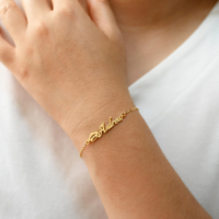 Gelang Nama Wisuda Personalisasi 2026, Gelang Topi Wisuda, Gelang Kelas Kuliah, Hadiah Wisuda untuknya