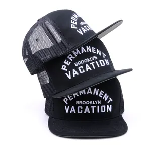 Gorra Trucker Negra Personalizada de Perfil Bajo con Visera Plana y Cierre a Presión, Gorra Trucker de Malla Bordada - Product Image 1