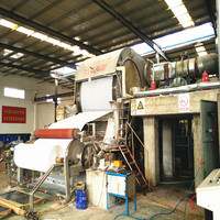 Machine à papier toilette en rouleaux jumbo entièrement automatique, haute vitesse, contrôlée par PLC, haute efficacité, avec pulpeuse complète pour papier recyclé