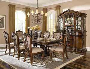 Mesa de comedor con estructura de madera maciza, diseño tradicional europeo, con sillas, tallado de madera