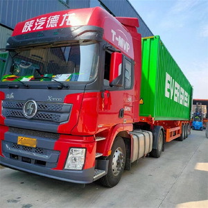 Camion de transport de marchandises lourdes de plus de 50 tonnes, moteur diesel, poids total supérieur à 30 000 kg, pour la logistique de marchandises surdimensionnées - Product Image 2