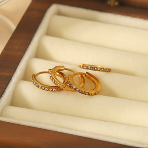 Pendientes de Aro de 13.3mm Chapados en Oro con Circonitas Engastadas para Uso Diario - Product Image 3