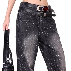 กางเกงยีนส์แฟชั่นใหม่สำหรับผู้หญิง สีเงินเงา ประดับเพชรเต็มตัว ดีไซน์ขาดๆ ทรงหลวม ไซส์ XL  ผ้าเดนิมมีโลโก้ที่เอว - Product Image 2