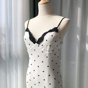 Robe nuisette vintage en soie à pois pour femme, élégante, en dentelle et georgette, coupe biais, longueur genou, respirante, effet ventre plat, ODM - Product Image 5