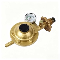Régulateur de pression GPL commercial avec manomètre et coupure de surcharge, débit max. 2,0 m³/h, raccord rapide à barbette 1/2 pouce, compatible OEM