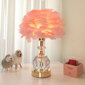 <span class=keywords><strong>Lampe</strong></span> de table LED <span class=keywords><strong>moderne</strong></span> en fer avec plumes rouges et lumière blanc chaud à intensité variable pour chambre à coucher, design tendance 220V - Product Image 2