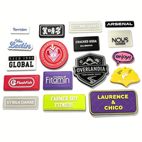 Étiquettes de vêtements en PVC lavables à motif carré en relief 3D avec logo personnalisé pour vêtements/sacs/chaussures