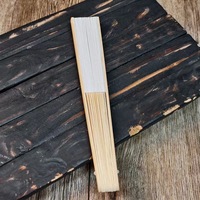 Éventail pliant blanc écologique avec logo personnalisé, poignée en bambou gravée au laser, recyclable, cadeau de mariage ou de fête, vente en gros OEM personnalisée