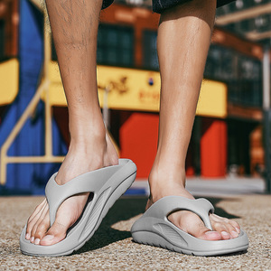 Chanclas para mujer, sandalias de playa antideslizantes con suela gruesa de EVA para uso en el hogar y al aire libre, talla 40-45, color blanco, negro y gris - Product Image 4