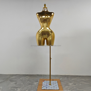 Maniquí Femenino Curvy BBL con Caderas Grandes Estilo Brasileño en Fibra de Vidrio y Cuero Dorado de Talla Grande en Venta - Product Image 4