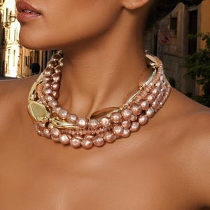 שרשרת פנינים רב שכבתית בציפוי זהב ורוד של אמיליה, מתנה לנשים - Product Image 1