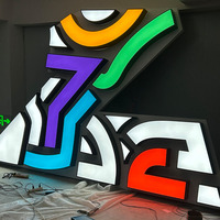 Enseigne lumineuse en lettres 3D en acier inoxydable personnalisée, logo rétroéclairé en acrylique pour le mur du hall d'hôtel