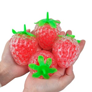 Jouet à presser en forme de fraise simulée, jouet anti-stress à récupération lente - Product Image 3