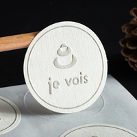 Autocollants adhésifs en papier texturé mat gaufré 3D avec impression couleur du logo de marque personnalisé, étiquettes de parfum, étiquettes de marque