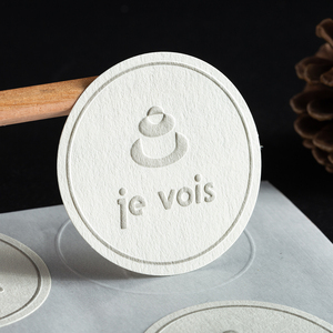 Autocollants adhésifs en papier texturé mat gaufré 3D avec impression <span class=keywords><strong>couleur</strong></span> du logo <span class=keywords><strong>de</strong></span> marque personnalisé, <span class=keywords><strong>étiquette</strong></span>s <span class=keywords><strong>de</strong></span> parfum, <span class=keywords><strong>étiquette</strong></span>s <span class=keywords><strong>de</strong></span> marque - Product Image 3