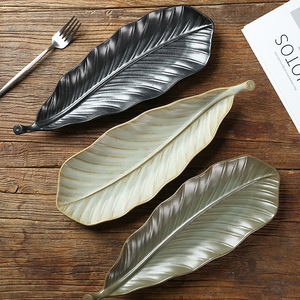 Plato de Porcelana Estilo Japonés con Diseño de Hoja, Exquisito Plato para Barbacoa, Forma Retro, Apto para Microondas - Product Image 3