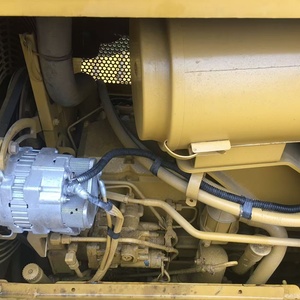 Bulldozer sur chenilles Caterpillar jaune, équipement de construction lourd - Product Image 5