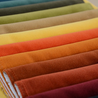 Tissu d'ameublement en polyester tissé velours coupé, sergé doux, ignifuge, pour rideaux et décoration textile de maison, en stock du fabricant.
