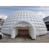 Dôme de tente gonflable blanc de 54 pieds pour 100 personnes avec tunnels amovibles, fabriqué avec les meilleurs matériaux pour les événements en plein air