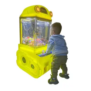 Cрабатывающий при опускании монет кран-манипулятор приз игровой мини игрушки электронные выкупной игровой автомат торгового автомата машина