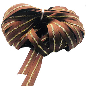 Longues fermetures éclair personnalisées en usine Hengda fermetures éclair dorées personnalisées de 2 mètres en métal <span class=keywords><strong>fermeture</strong></span> éclair dorée par cour pour sacs - Product Image 2