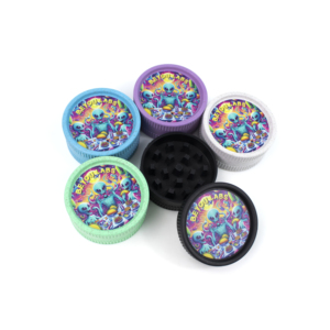 Molino de Hierbas Secas Redondo de Plástico Beyonlabs con Diseño de Pulpo Colorido en Azul, Verde, Morado, Blanco y Negro - Product Image 6