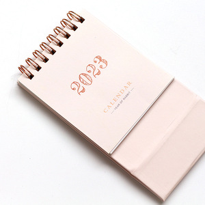 Biểu Tượng Tùy Chỉnh In 2024 2025 Xoắn Ốc Dây Hàng Tháng Đứng Lật Bảng Bàn Máy Tính Để Bàn Lịch - Product Image 1