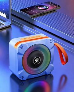 Altavoz Portátil con Luz RGB, Correa de Mano, Antena Telescópica, Radio FM, Mini Altavoz Inalámbrico de Alta Fidelidad - Product Image 3