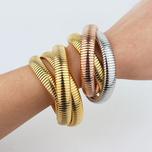 Bracelet extensible triple en acier inoxydable plaqué or 18 carats, style Fashion <span class=keywords><strong>Trio</strong></span>, pour superposition et entrelacement - Product Image 3