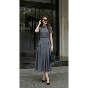 Robe midi bleu-gris pour femme, manches courtes, col chemise, ceinture à la taille, plissée, coupe trapèze, tenue de bureau, prix d'usine en gros - Product Image 1