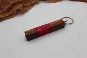 Porte-clés en résine et en bois avec des détails en bois naturel et en résine, accessoires de porte-clés faits à la main - Product Image 4