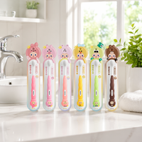 Vente en gros de brosses à dents pour enfants SAKURA, modèle S-760, à poils doux, personnalisées, avec motif de singe, manche en PP+TPE, pour un usage domestique