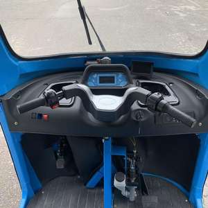 Nouveau style de tricycle électrique entièrement motorisé à carrosserie fermée 3 places pour les trajets quotidiens et l'assistance aux personnes âgées - Product Image 2