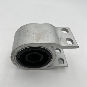 Buje Trasero del Brazo de Control Inferior Delantero Chevrolet 84214744, Pieza de Repuesto para Suspensión No Independiente - Product Image 2