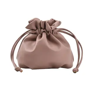 도매 2023 새로운 디자인 한국어 개인화 된 졸라매는 끈 귀여운 미니 크로스 바디 작은 가방 여성 버킷 가방